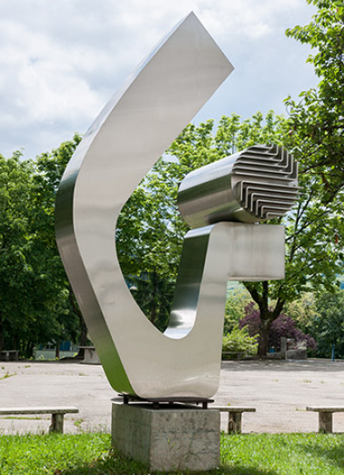 Sculpture d'Edgard Pillet face nord. © Région Bourgogne-Franche-Comté, Inventaire du patrimoine Sculpture d'Edgard Pillet face nord. © Région Bourgogne-Franche-Comté, Inventaire du patrimoine