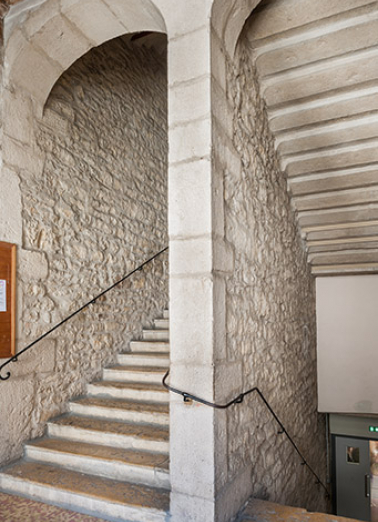 Escalier de pierre intérieur. © Région Bourgogne-Franche-Comté, Inventaire du patrimoine Escalier de pierre intérieur. © Région Bourgogne-Franche-Comté, Inventaire du patrimoine