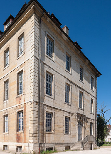 Ancien hôpital de la Charité, actuellement internat, pignon Est. © Région Bourgogne-Franche-Comté, Inventaire du patrimoine Ancien hôpital de la Charité, actuellement internat, pignon Est. © Région Bourgogne-Franche-Comté, Inventaire du patrimoine