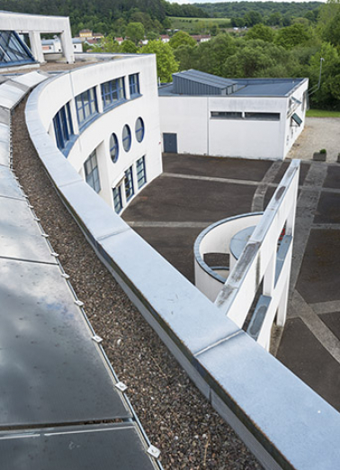 Détail de la toiture de l'externat sur cour et vue sur l'escalier. © Région Bourgogne-Franche-Comté, Inventaire du patrimoine