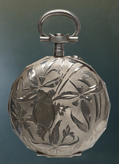 Boîte de la société Lévy Frères : vue de face côté fond. © Région Bourgogne-Franche-Comté, Inventaire du patrimoine