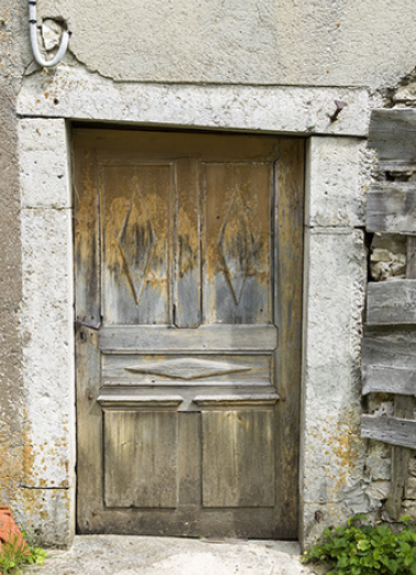 Façade postérieure : porte. © Région Bourgogne-Franche-Comté, Inventaire du patrimoine