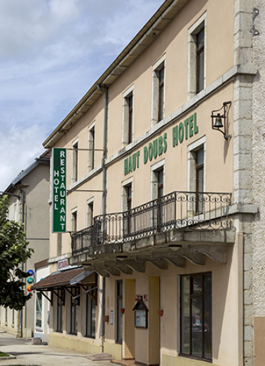 Façade antérieure, vue en enfilade. © Région Bourgogne-Franche-Comté, Inventaire du patrimoine