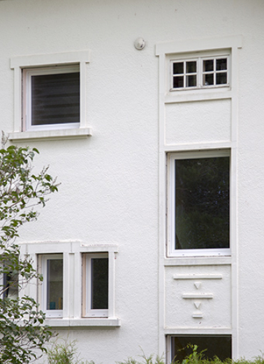 Façade postérieure : détail de baies. © Région Bourgogne-Franche-Comté, Inventaire du patrimoine Façade postérieure : détail de baies. © Région Bourgogne-Franche-Comté, Inventaire du patrimoine