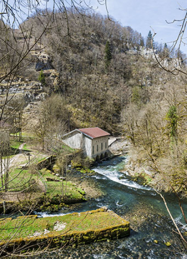 Vue plongeante sur la centrale. © Région Bourgogne-Franche-Comté, Inventaire du patrimoine