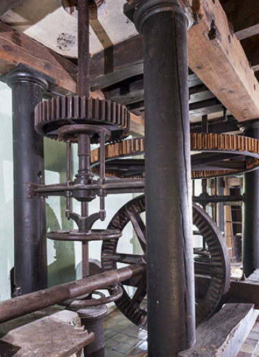 Beffroi est. Détail de la transmission. © Région Bourgogne-Franche-Comté, Inventaire du patrimoine Beffroi est. Détail de la transmission. © Région Bourgogne-Franche-Comté, Inventaire du patrimoine