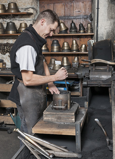 Moulage. Tassage. © Région Bourgogne-Franche-Comté, Inventaire du patrimoine