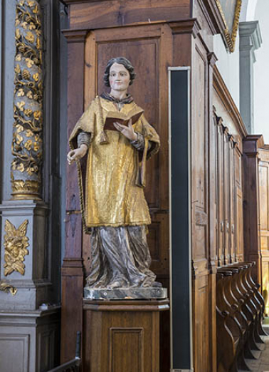 Vue de face (2015). La statue a été déplacée vers les stalles ; elle était précédemment sur le mur sud de la nef, à gauche du deuxième pilastre. © Région Bourgogne-Franche-Comté, Inventaire du patrimoine