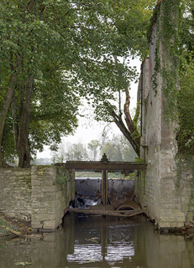 L'ancien canal de dérivation du moulin. © Région Bourgogne-Franche-Comté, Inventaire du patrimoine L'ancien canal de dérivation du moulin. © Région Bourgogne-Franche-Comté, Inventaire du patrimoine
