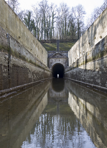 Le souterrain depuis la cuvette du canal. © Région Bourgogne-Franche-Comté, Inventaire du patrimoine