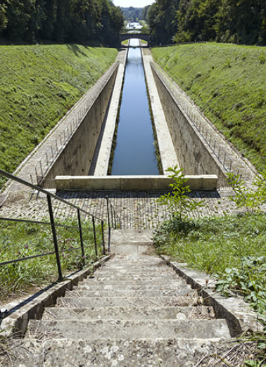 Le canal de navigation, partie aval. © Région Bourgogne-Franche-Comté, Inventaire du patrimoine Le canal de navigation, partie aval. © Région Bourgogne-Franche-Comté, Inventaire du patrimoine