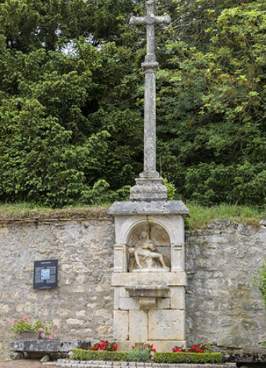 Oratoire et croix de chemin dite du Pilori, rue du Château. © Région Bourgogne-Franche-Comté, Inventaire du patrimoine