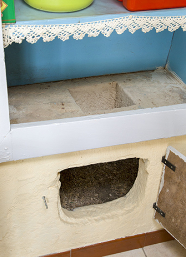 Intérieur : le potager à droite de la cheminée de la cuisine. © Région Bourgogne-Franche-Comté, Inventaire du patrimoine Intérieur : le potager à droite de la cheminée de la cuisine. © Région Bourgogne-Franche-Comté, Inventaire du patrimoine