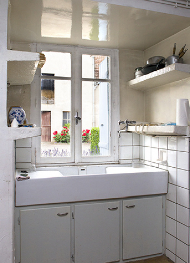 Maison au 43 Grande Rue, intérieur de la cuisine : l'évier dans la "souillarde". © Région Bourgogne-Franche-Comté, Inventaire du patrimoine Maison au 43 Grande Rue, intérieur de la cuisine : l'évier dans la "souillarde". © Région Bourgogne-Franche-Comté, Inventaire du patrimoine