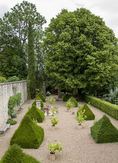 Vue partielle du jardin. © Région Bourgogne-Franche-Comté, Inventaire du patrimoine Vue partielle du jardin. © Région Bourgogne-Franche-Comté, Inventaire du patrimoine
