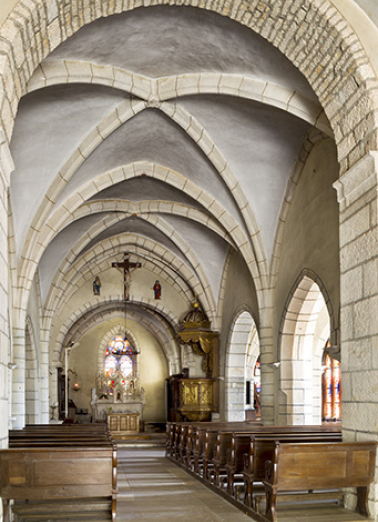 Intérieur : la nef vue de trois quart depuis l'entrée. © Région Bourgogne-Franche-Comté, Inventaire du patrimoine