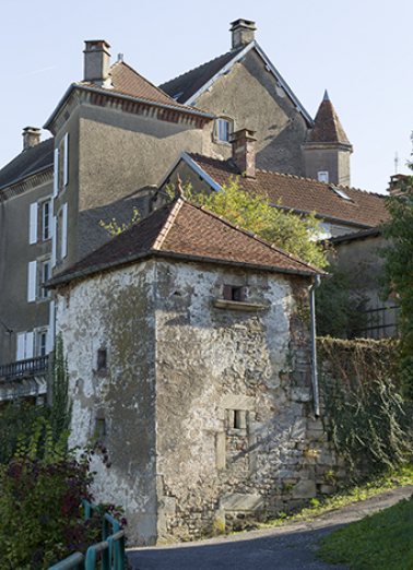 Vue sur la propriété depuis la rue du Pâteux. © Région Bourgogne-Franche-Comté, Inventaire du patrimoine