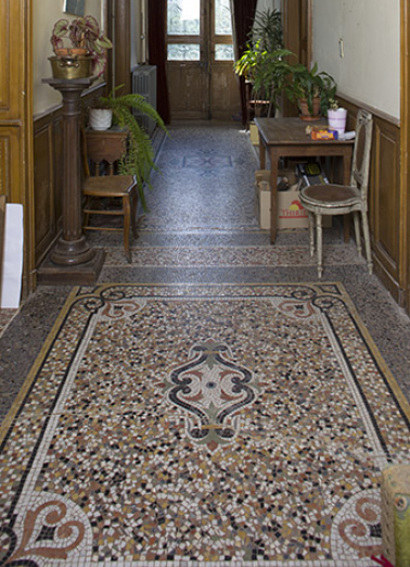 Vue de détail sur le carrelage du couloir. © Région Bourgogne-Franche-Comté, Inventaire du patrimoine Vue de détail sur le carrelage du couloir. © Région Bourgogne-Franche-Comté, Inventaire du patrimoine