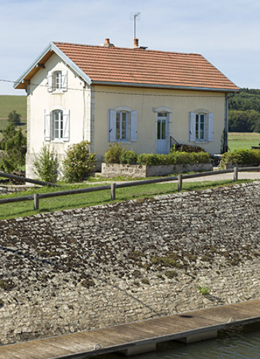 La maison de l'éclusier. © Région Bourgogne-Franche-Comté, Inventaire du patrimoine La maison de l'éclusier. © Région Bourgogne-Franche-Comté, Inventaire du patrimoine