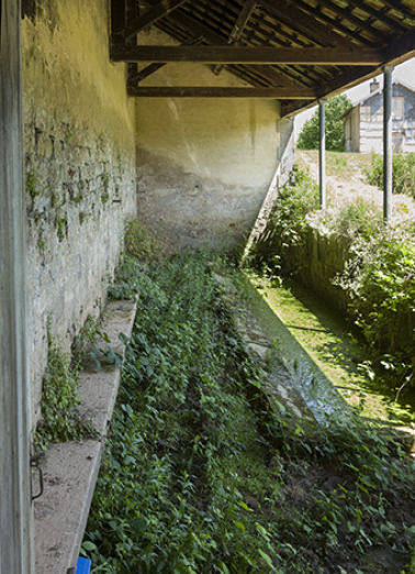 Intérieur du lavoir. © Archives départementales de la Haute-Saône Intérieur du lavoir. © Archives départementales de la Haute-Saône