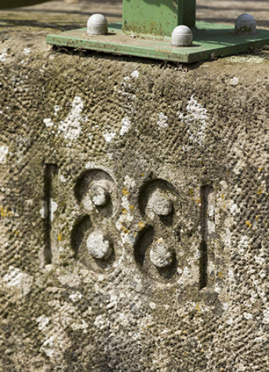 Date portée sur la construction du pont. © Région Bourgogne-Franche-Comté, Inventaire du patrimoine