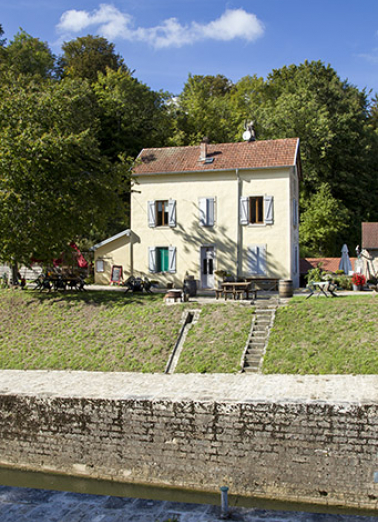 La maison du barragiste. © Région Bourgogne-Franche-Comté, Inventaire du patrimoine La maison du barragiste. © Région Bourgogne-Franche-Comté, Inventaire du patrimoine