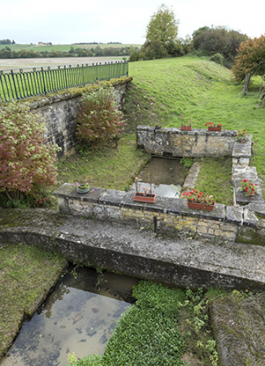 Ancien lavoir à l'ouest du village, rue Maurice Boulanger. © Région Bourgogne-Franche-Comté, Inventaire du patrimoine