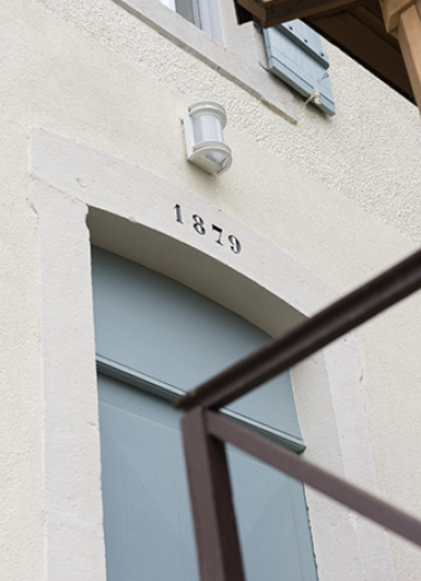 Date portée sur la maison d'éclusier. © Région Bourgogne-Franche-Comté, Inventaire du patrimoine Date portée sur la maison d'éclusier. © Région Bourgogne-Franche-Comté, Inventaire du patrimoine