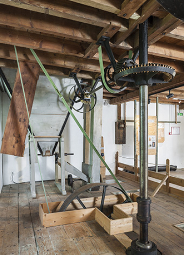 Deuxième étage. Système de transmision. © Région Bourgogne-Franche-Comté, Inventaire du patrimoine