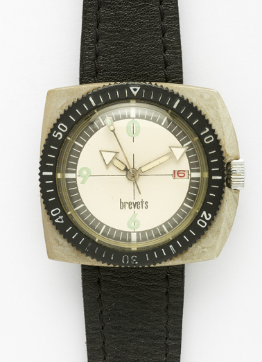 Prototype de montre-bracelet mécanique à boîtier en plastique, étudié par la société Parrenin (5-9 rue Hippolyte Parrenin) au début des années 1970. © Région Bourgogne-Franche-Comté, Inventaire du patrimoine