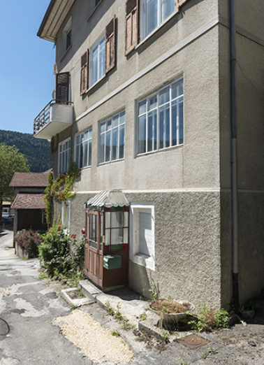 Façade antérieure (rue du Doubs), vue en enfilade : baies d'atelier. © Région Bourgogne-Franche-Comté, Inventaire du patrimoine Façade antérieure (rue du Doubs), vue en enfilade : baies d'atelier. © Région Bourgogne-Franche-Comté, Inventaire du patrimoine