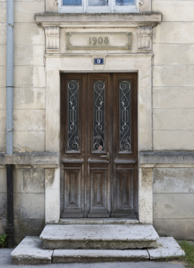 Maison : porte sur la façade antérieure. © Région Bourgogne-Franche-Comté, Inventaire du patrimoine Maison : porte sur la façade antérieure. © Région Bourgogne-Franche-Comté, Inventaire du patrimoine