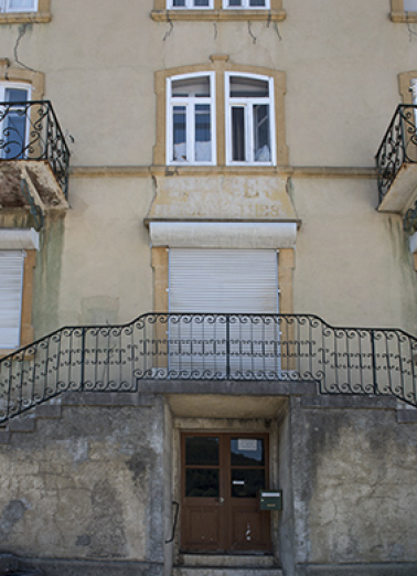 Façade antérieure : travée centrale et escalier. © Région Bourgogne-Franche-Comté, Inventaire du patrimoine