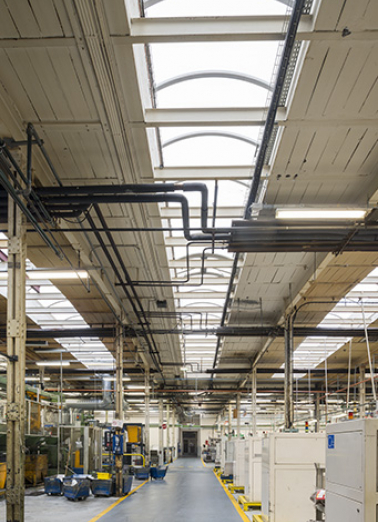 Atelier principal. Eclairage zénithal par travées. © Région Bourgogne-Franche-Comté, Inventaire du patrimoine Atelier principal. Eclairage zénithal par travées. © Région Bourgogne-Franche-Comté, Inventaire du patrimoine