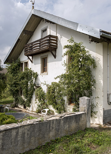 Façade antérieure, de trois quarts droite. © Région Bourgogne-Franche-Comté, Inventaire du patrimoine Façade antérieure, de trois quarts droite. © Région Bourgogne-Franche-Comté, Inventaire du patrimoine