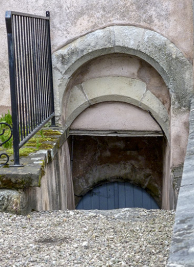 Maison cadastrée 1996 AB 557 : entrée du sous-sol côté cour. © Région Bourgogne-Franche-Comté, Inventaire du patrimoine