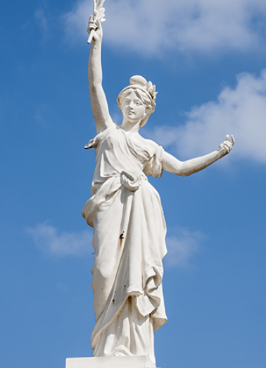 La Marianne surplombant l'édifice. © Région Bourgogne-Franche-Comté, Inventaire du patrimoine La Marianne surplombant l'édifice. © Région Bourgogne-Franche-Comté, Inventaire du patrimoine