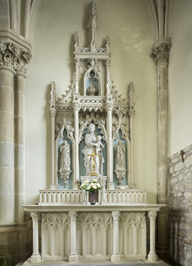 Vue générale de l'autel-retable latéral droit. © Région Bourgogne-Franche-Comté, Inventaire du patrimoine Vue générale de l'autel-retable latéral droit. © Région Bourgogne-Franche-Comté, Inventaire du patrimoine