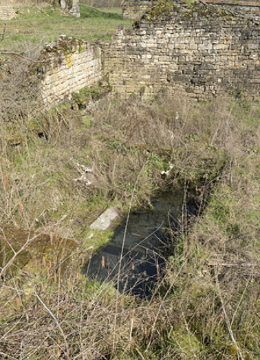 Ancien lavoir. © Région Bourgogne-Franche-Comté, Inventaire du patrimoine Ancien lavoir. © Région Bourgogne-Franche-Comté, Inventaire du patrimoine