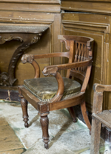 Fauteuil du général comte d'Orsay. © Région Bourgogne-Franche-Comté, Inventaire du patrimoine Fauteuil du général comte d'Orsay. © Région Bourgogne-Franche-Comté, Inventaire du patrimoine