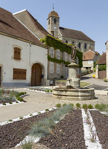 Fontaine de l'Abondance, place de l'Abondance. © Région Bourgogne-Franche-Comté, Inventaire du patrimoine Fontaine de l'Abondance, place de l'Abondance. © Région Bourgogne-Franche-Comté, Inventaire du patrimoine