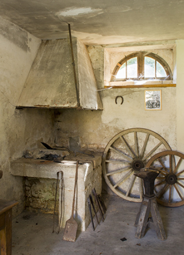 Aile sud-ouest : la forge. © Région Bourgogne-Franche-Comté, Inventaire du patrimoine