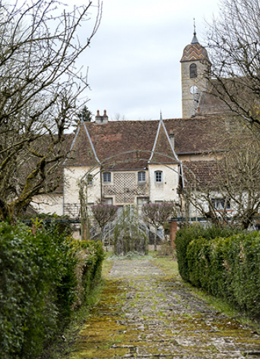 Vue rapprochée de la façade postérieure, depuis le chemin du Petit Breuil. © Région Bourgogne-Franche-Comté, Inventaire du patrimoine