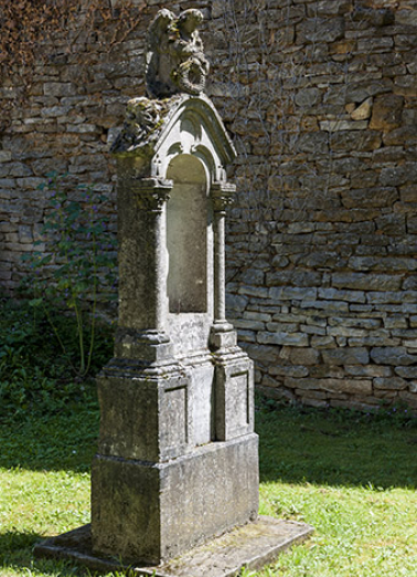 Tombe de l'ancien cimetière © Région Bourgogne-Franche-Comté, Inventaire du patrimoine