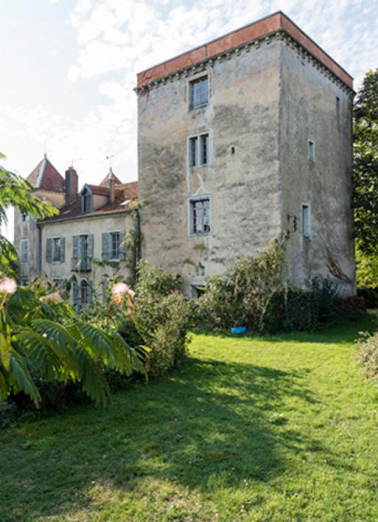 Château depuis la cour haute © Région Bourgogne-Franche-Comté, Inventaire du patrimoine Château depuis la cour haute © Région Bourgogne-Franche-Comté, Inventaire du patrimoine