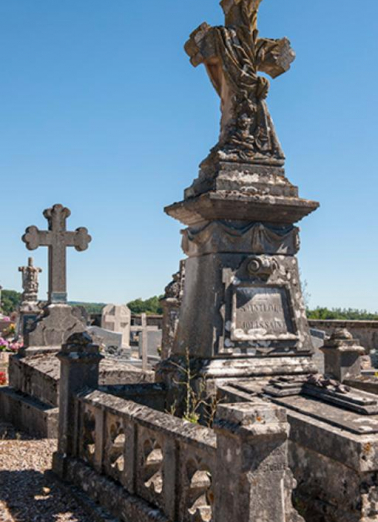Tombes et décors funéraires du cimetière. © Région Bourgogne-Franche-Comté, Inventaire du patrimoine