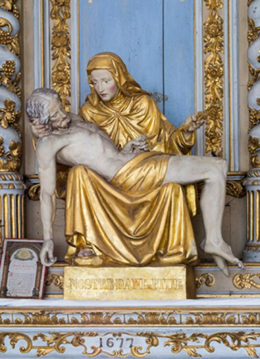 Statue en plâtre polychrome du retable: Vierge de Pitié. © Région Bourgogne-Franche-Comté, Inventaire du patrimoine