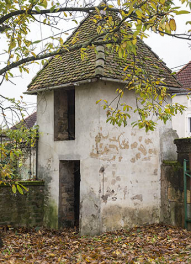 Le pigeonnier dépendant de la demeure © Région Bourgogne-Franche-Comté, Inventaire du patrimoine