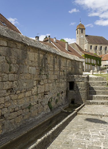 fontaine © Région Bourgogne-Franche-Comté, Inventaire du patrimoine fontaine © Région Bourgogne-Franche-Comté, Inventaire du patrimoine