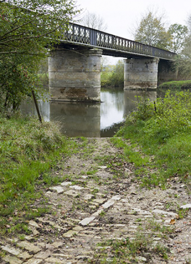 Emplacement de l'ancien bac de Cubry. © Région Bourgogne-Franche-Comté, Inventaire du patrimoine Emplacement de l'ancien bac de Cubry. © Région Bourgogne-Franche-Comté, Inventaire du patrimoine